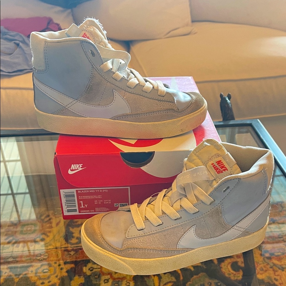 Nike Blazers Mid ‘77
EUC
